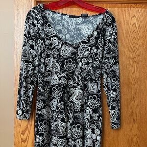 Elegant Black and White top size Large size 14-16  in photo fits like XL